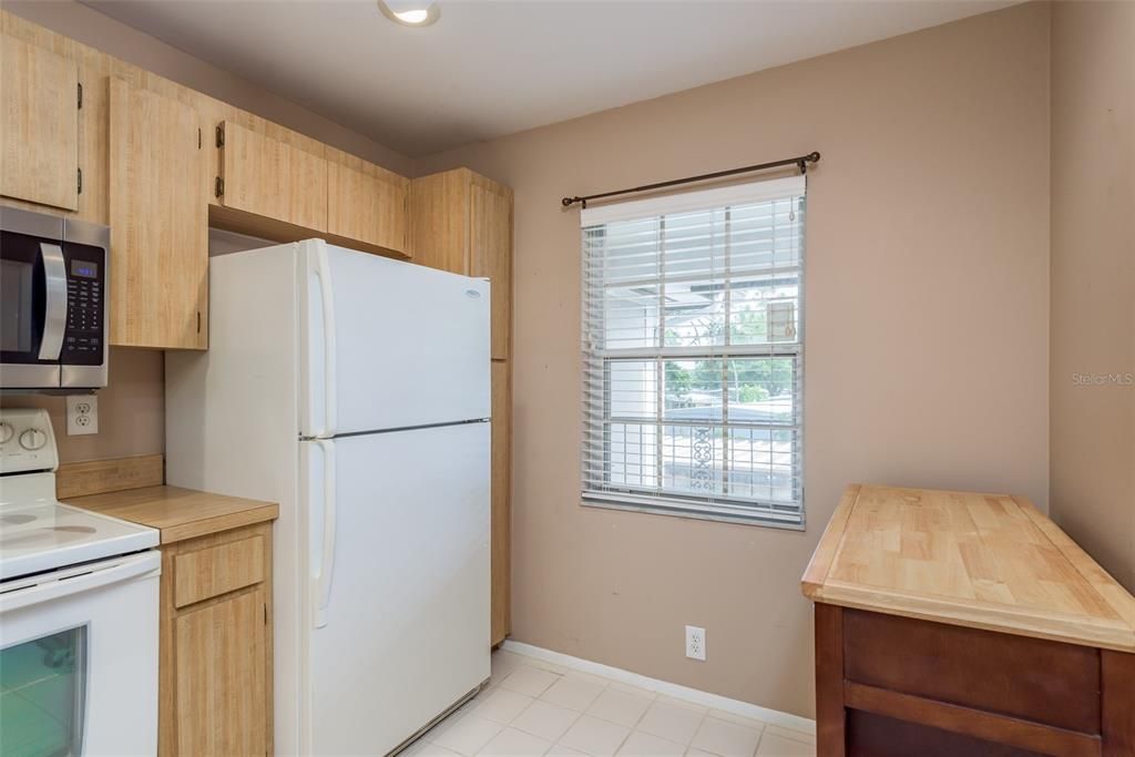 Active With Contract: $130,000 (1 beds, 1 baths, 620 Square Feet)