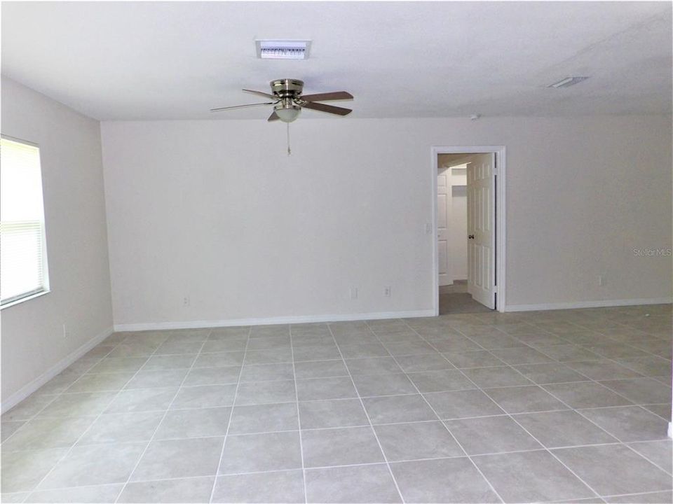 For Sale: $318,000 (4 beds, 2 baths, 2033 Square Feet)