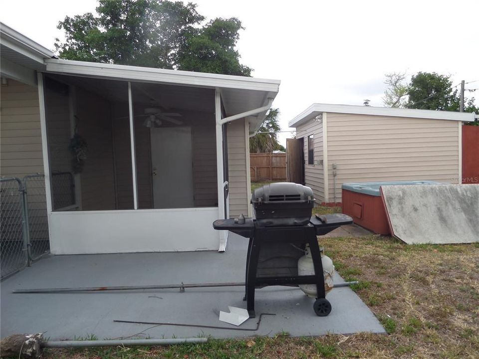 For Sale: $180,000 (2 beds, 1 baths, 861 Square Feet)