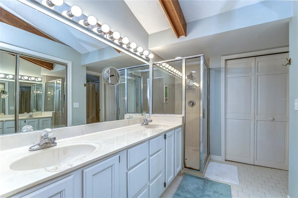 待售: $349,000 (2 贝兹, 2 浴室, 1353 平方英尺)