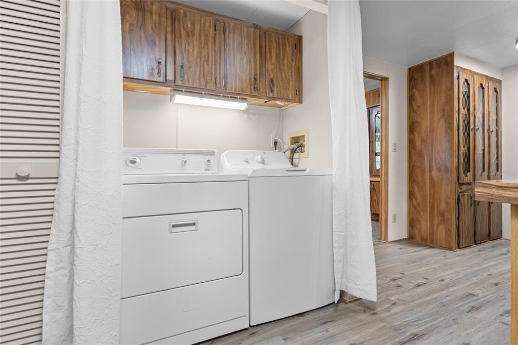 Active With Contract: $199,900 (3 beds, 2 baths, 1456 Square Feet)