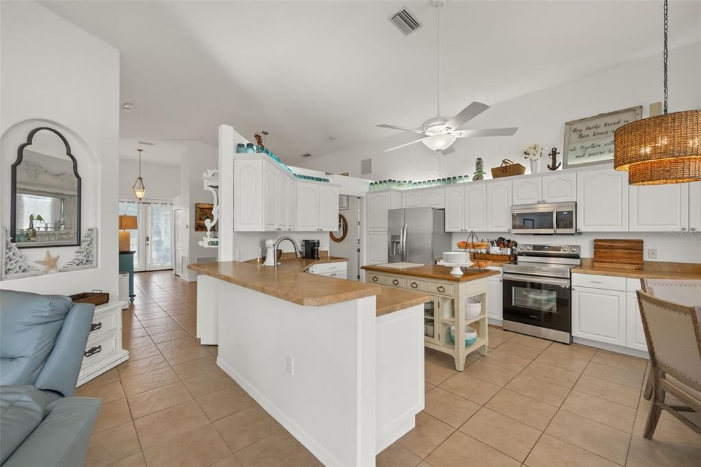 For Sale: $649,000 (4 beds, 2 baths, 1893 Square Feet)