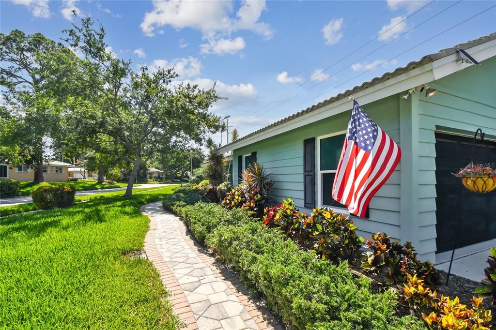 For Sale: $774,900 (3 beds, 2 baths, 2183 Square Feet)