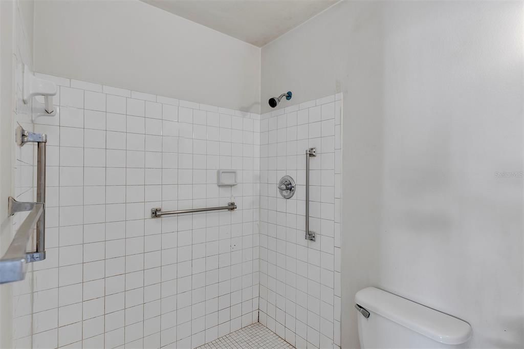 For Rent: $1,400 (3 beds, 2 baths, 1140 Square Feet)