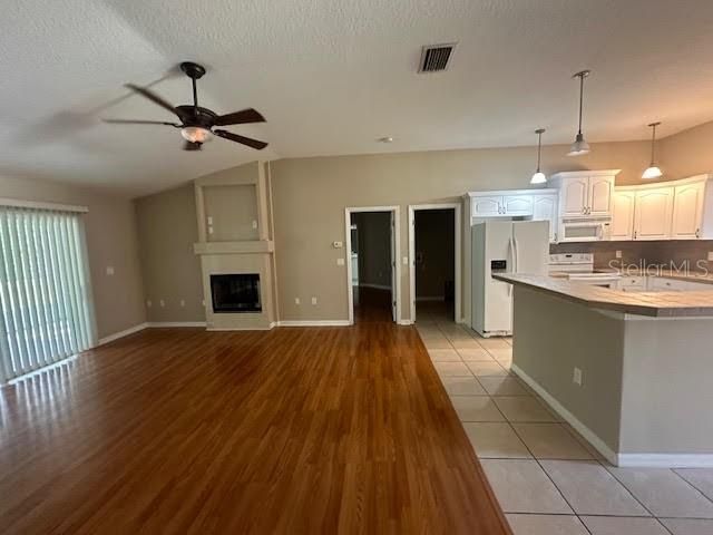 Recently Rented: $1,900 (4 beds, 3 baths, 2056 Square Feet)