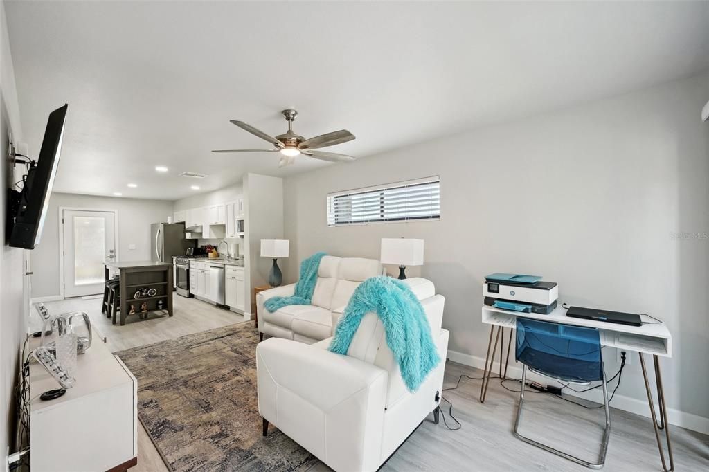 For Sale: $354,900 (2 beds, 2 baths, 990 Square Feet)