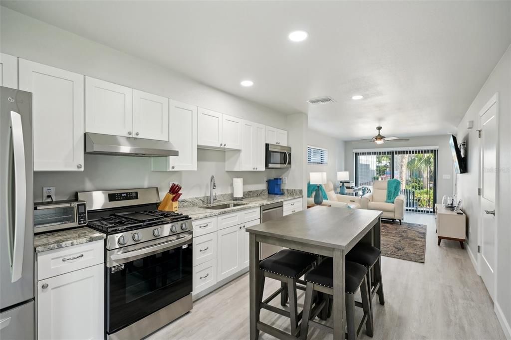 For Sale: $354,900 (2 beds, 2 baths, 990 Square Feet)