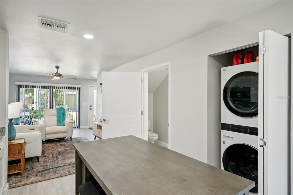 For Sale: $354,900 (2 beds, 2 baths, 990 Square Feet)