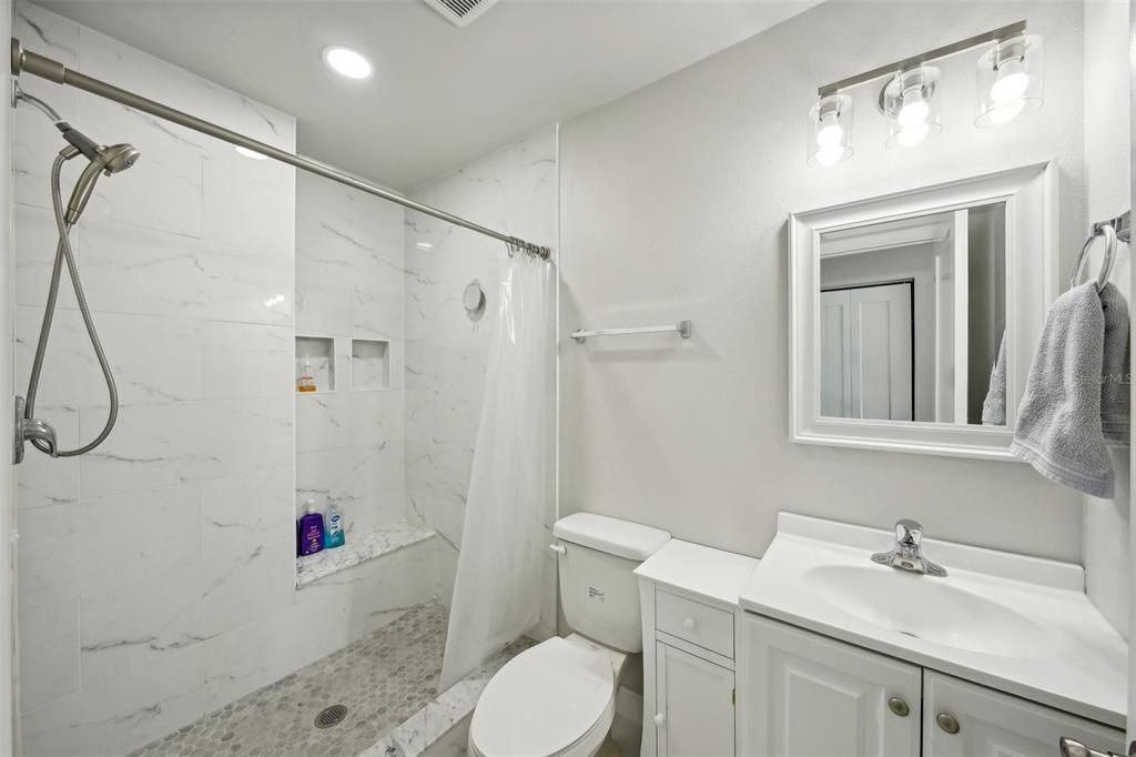 For Sale: $354,900 (2 beds, 2 baths, 990 Square Feet)