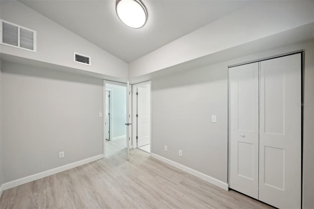 For Sale: $354,900 (2 beds, 2 baths, 990 Square Feet)