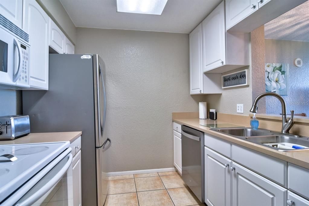 For Rent: $2,450 (3 beds, 2 baths, 1065 Square Feet)