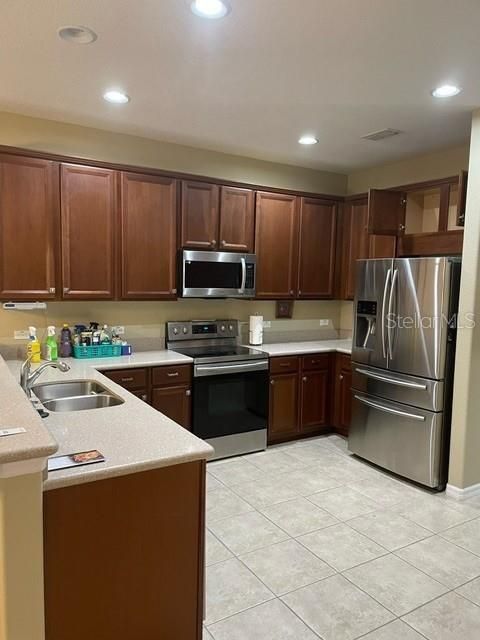 For Rent: $2,595 (3 beds, 2 baths, 1663 Square Feet)