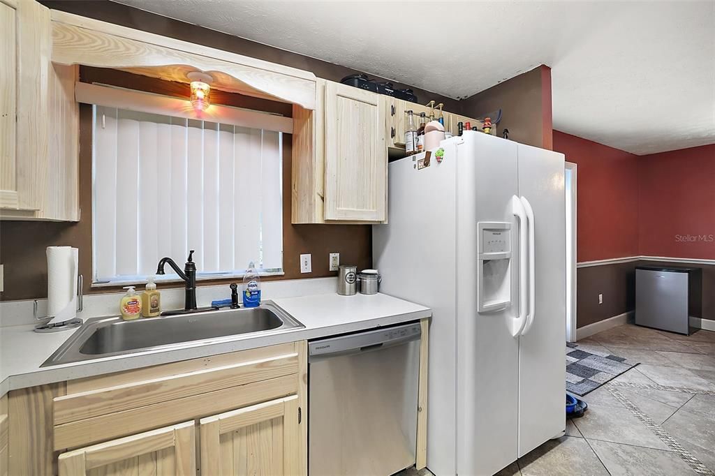 For Sale: $249,900 (3 beds, 2 baths, 1392 Square Feet)