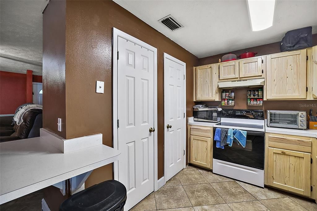 For Sale: $249,900 (3 beds, 2 baths, 1392 Square Feet)