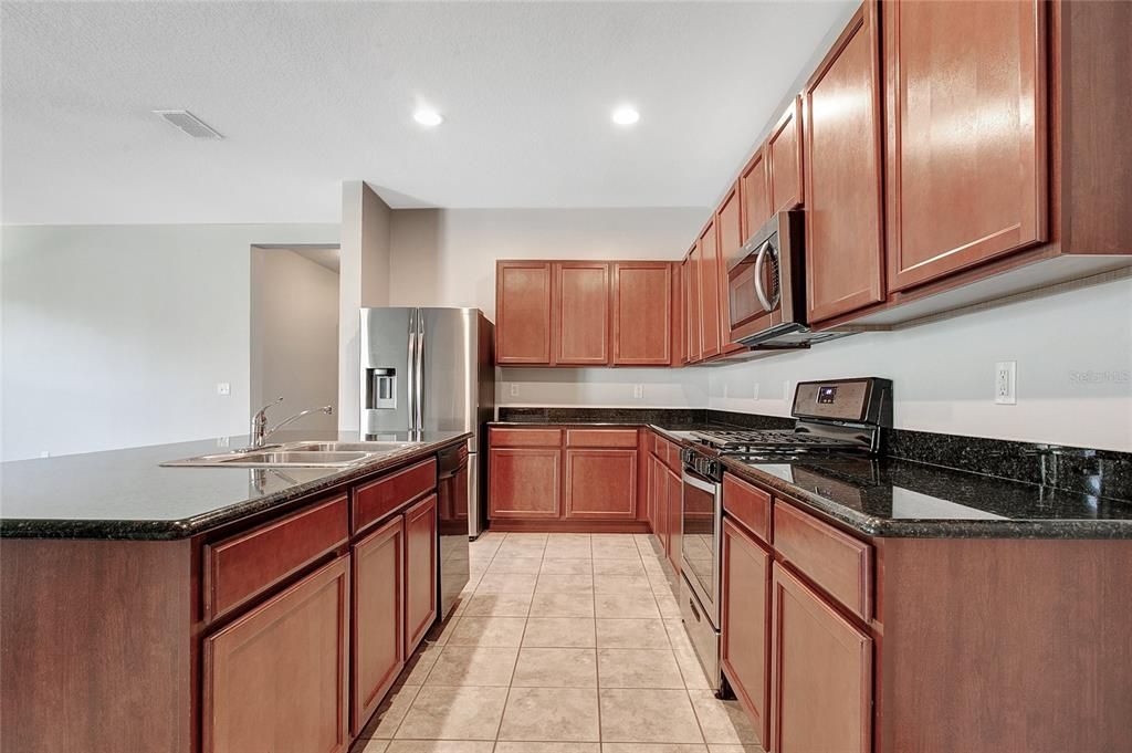 For Rent: $2,795 (3 beds, 2 baths, 1781 Square Feet)