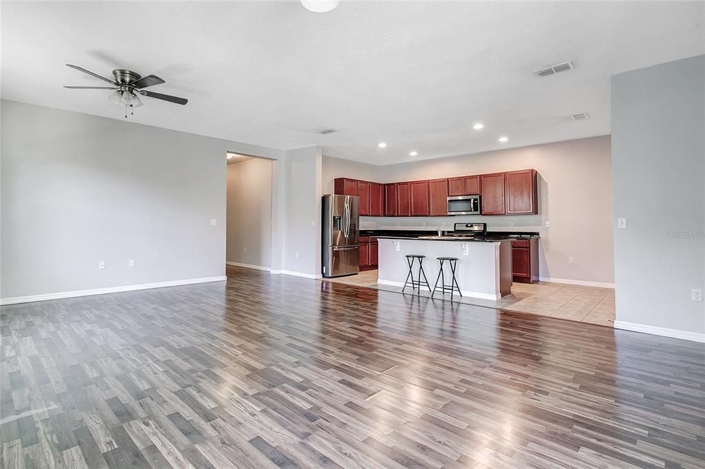 For Rent: $2,795 (3 beds, 2 baths, 1781 Square Feet)