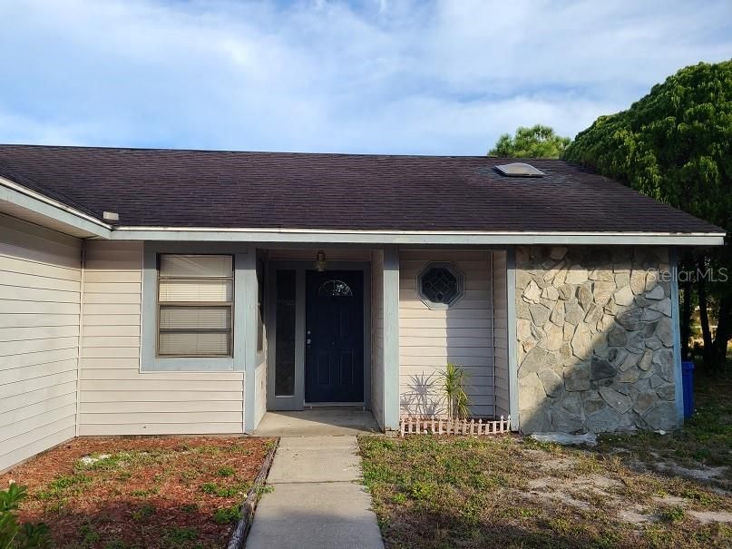 Recently Rented: $1,800 (3 beds, 2 baths, 1200 Square Feet)