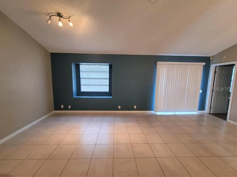 For Rent: $1,900 (3 beds, 2 baths, 1200 Square Feet)