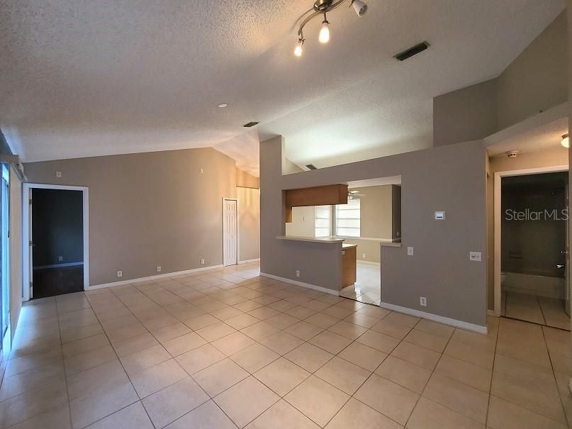 Recently Rented: $1,800 (3 beds, 2 baths, 1200 Square Feet)