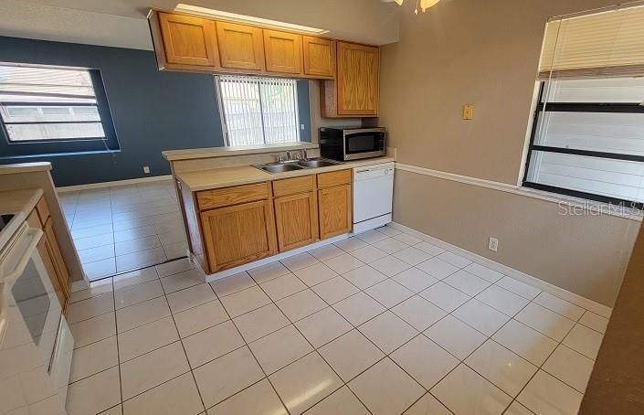For Rent: $1,900 (3 beds, 2 baths, 1200 Square Feet)