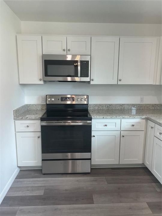 Active With Contract: $1,750 (2 beds, 2 baths, 1070 Square Feet)