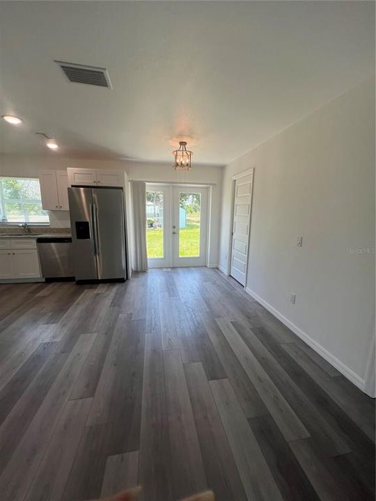Active With Contract: $1,750 (2 beds, 2 baths, 1070 Square Feet)