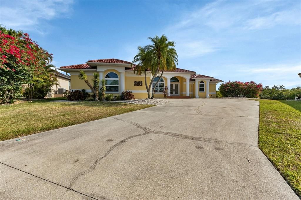 For Sale: $865,000 (3 beds, 2 baths, 2236 Square Feet)