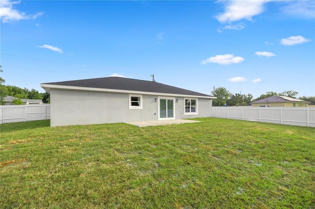 Active With Contract: $279,900 (3 beds, 2 baths, 1468 Square Feet)