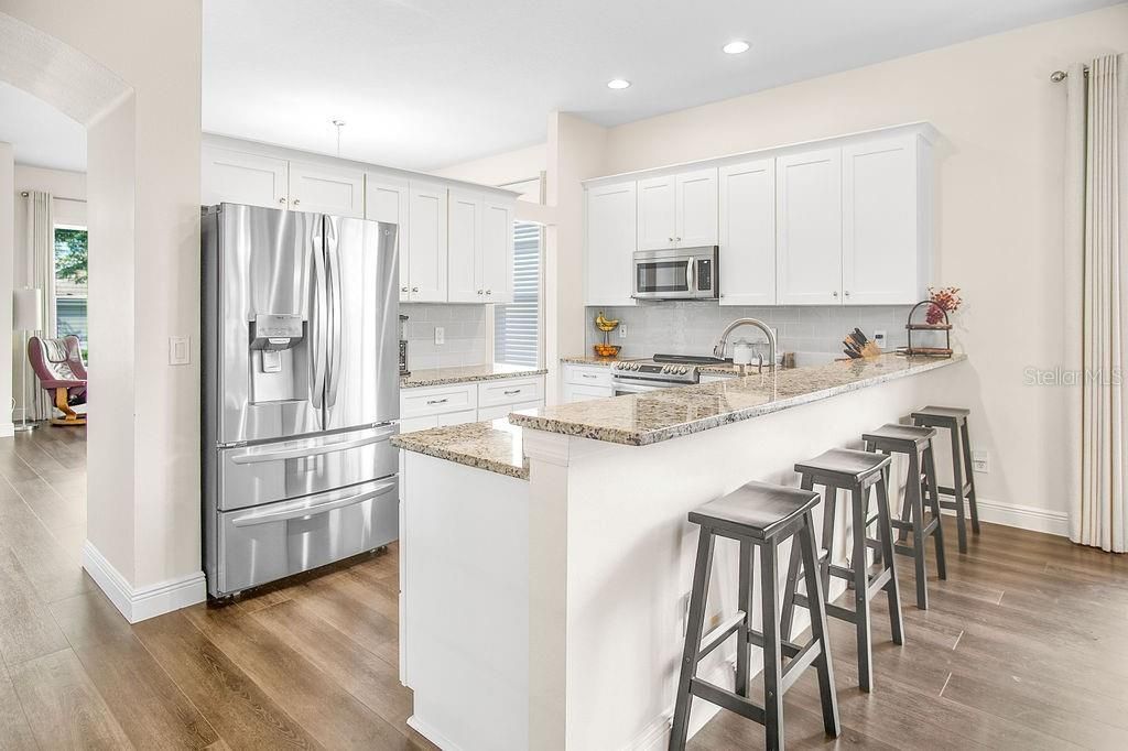 Kitchen, Island bar seating