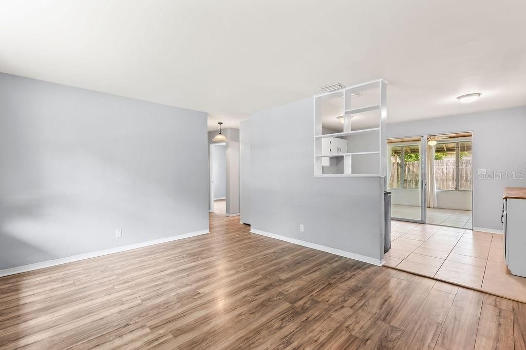 Active With Contract: $299,777 (2 beds, 2 baths, 825 Square Feet)