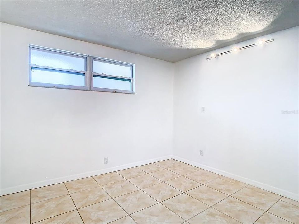 For Sale: $139,900 (2 beds, 1 baths, 783 Square Feet)