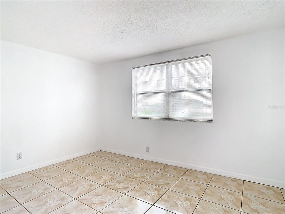 For Sale: $139,900 (2 beds, 1 baths, 783 Square Feet)