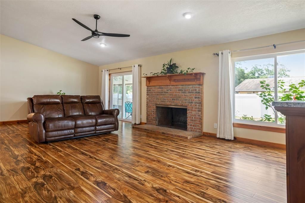 For Sale: $489,900 (3 beds, 2 baths, 1620 Square Feet)