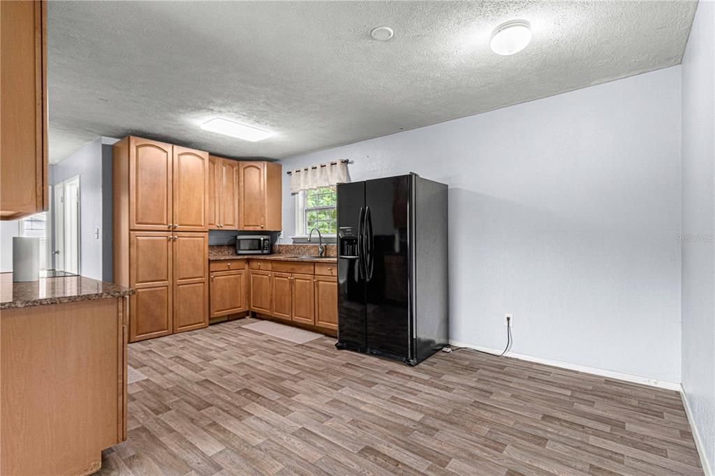 Active With Contract: $185,000 (3 beds, 1 baths, 1425 Square Feet)