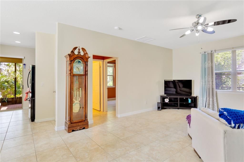For Sale: $400,000 (4 beds, 2 baths, 2200 Square Feet)