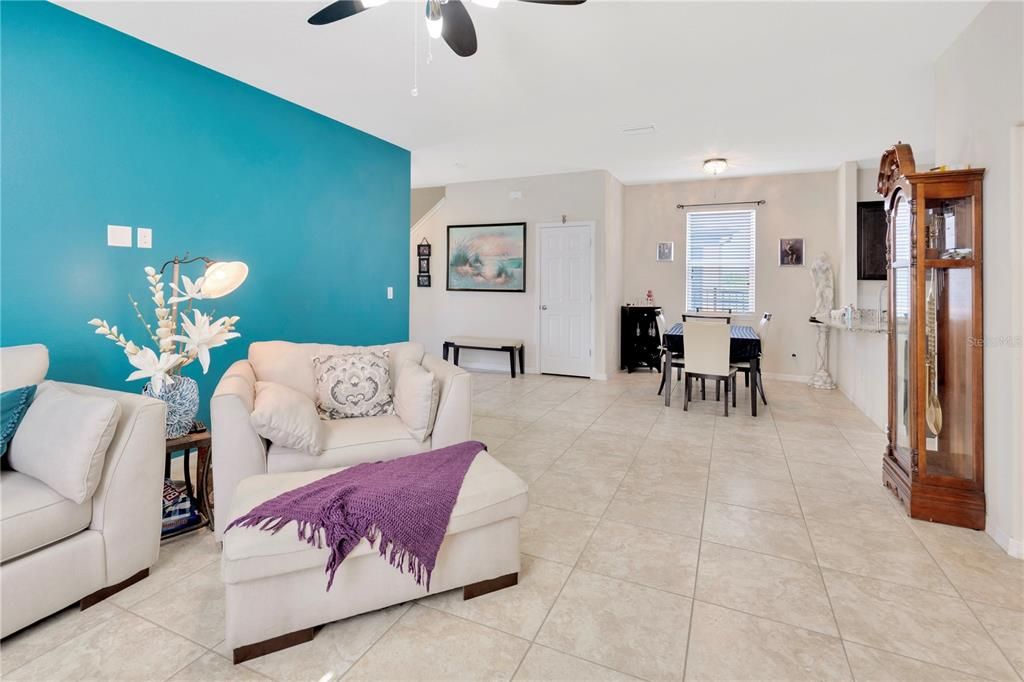 For Sale: $400,000 (4 beds, 2 baths, 2200 Square Feet)