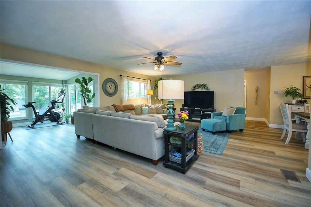 Active With Contract: $519,900 (3 beds, 2 baths, 1975 Square Feet)
