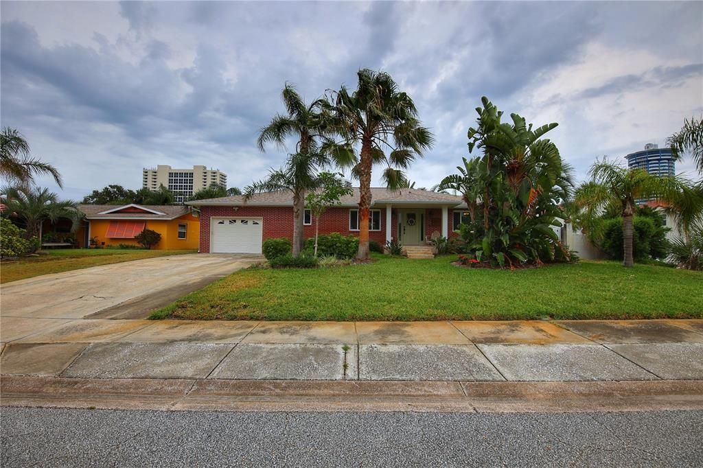 Active With Contract: $519,900 (3 beds, 2 baths, 1975 Square Feet)