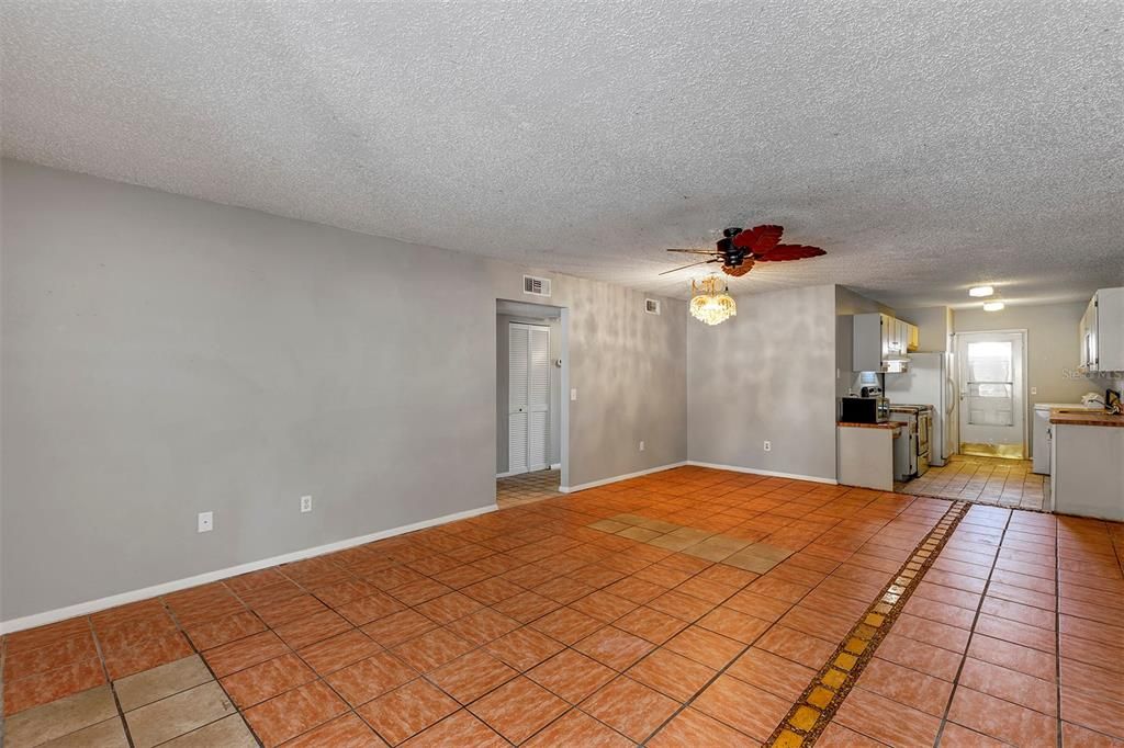 For Rent: $1,425 (3 beds, 2 baths, 1140 Square Feet)