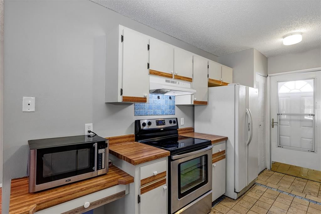 For Rent: $1,425 (3 beds, 2 baths, 1140 Square Feet)