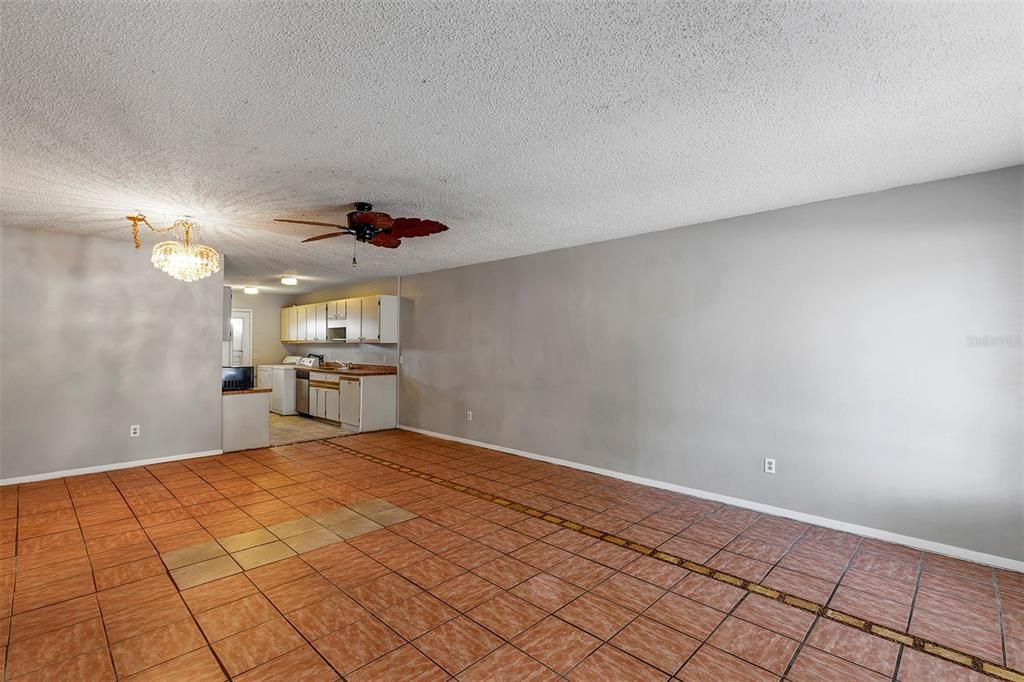 For Rent: $1,425 (3 beds, 2 baths, 1140 Square Feet)