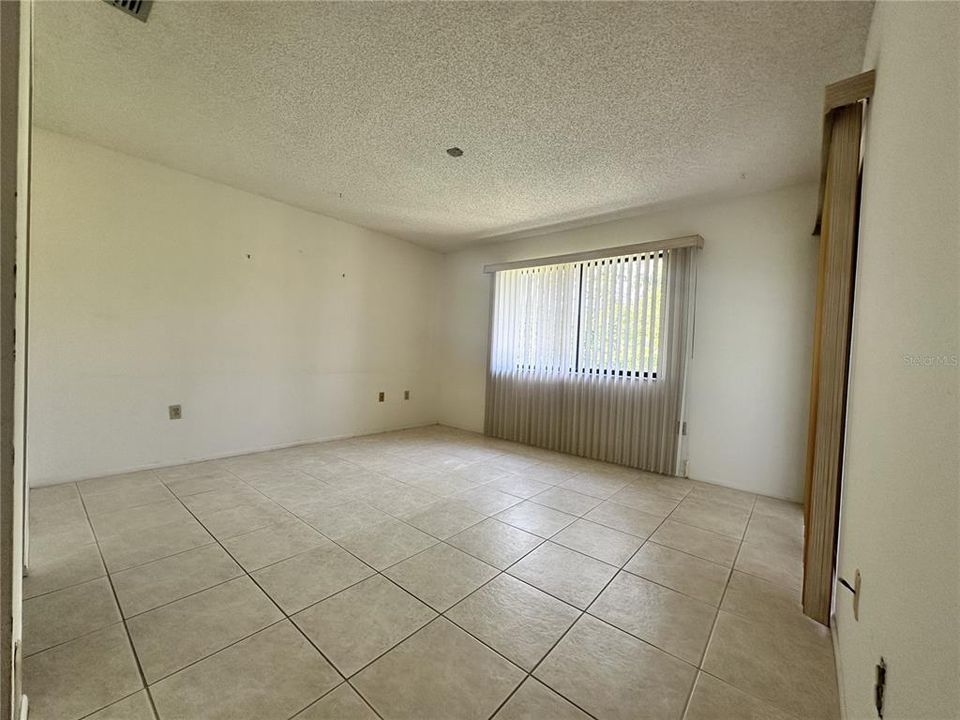 Active With Contract: $198,900 (2 beds, 2 baths, 1027 Square Feet)