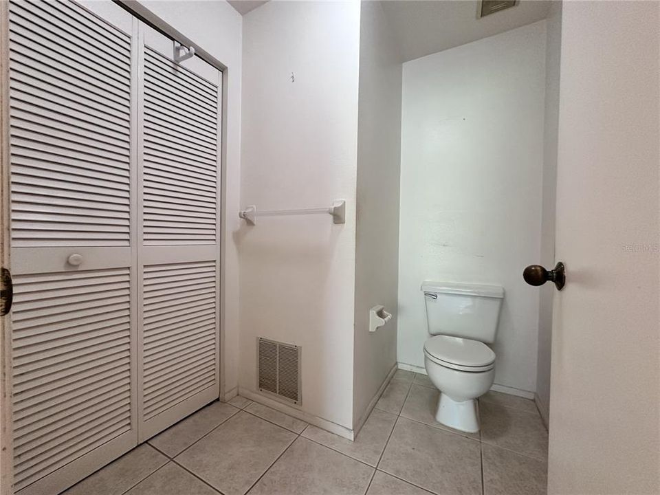 Active With Contract: $198,900 (2 beds, 2 baths, 1027 Square Feet)