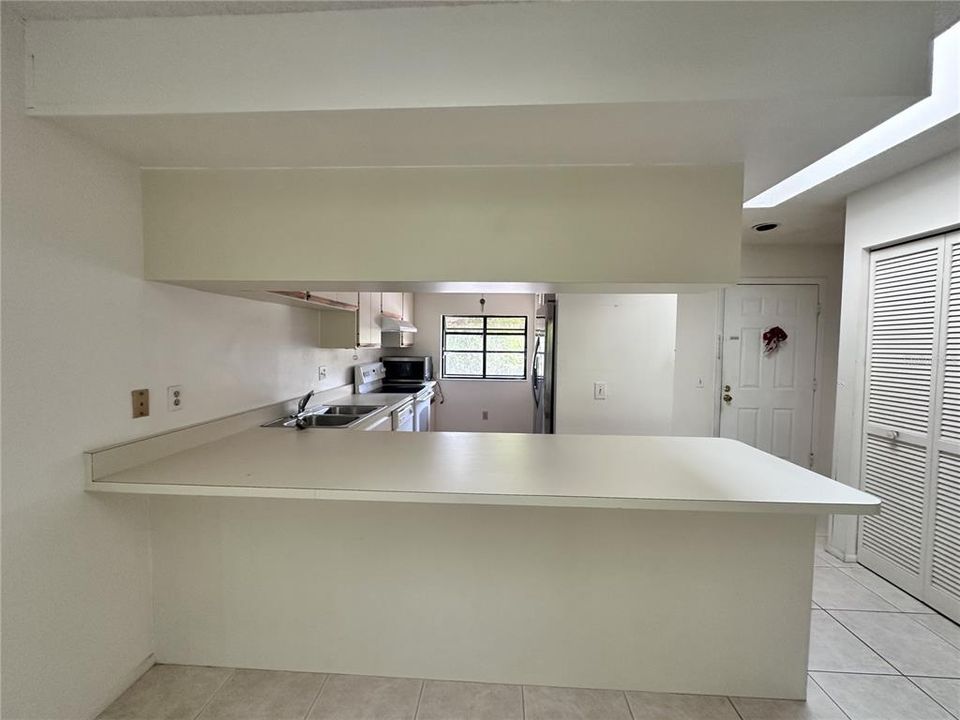 Active With Contract: $198,900 (2 beds, 2 baths, 1027 Square Feet)