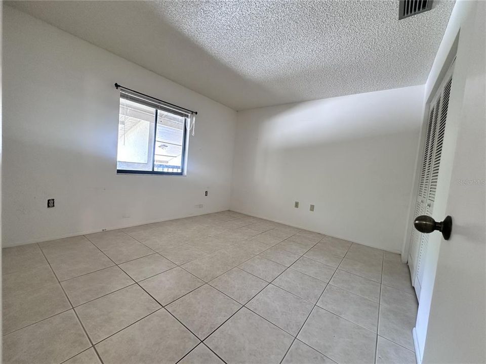 Active With Contract: $198,900 (2 beds, 2 baths, 1027 Square Feet)