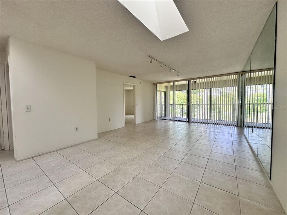 Active With Contract: $198,900 (2 beds, 2 baths, 1027 Square Feet)