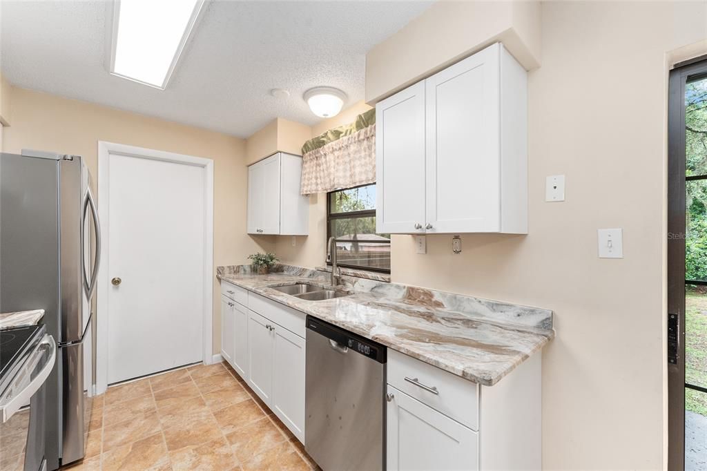 Active With Contract: $225,000 (3 beds, 2 baths, 1066 Square Feet)