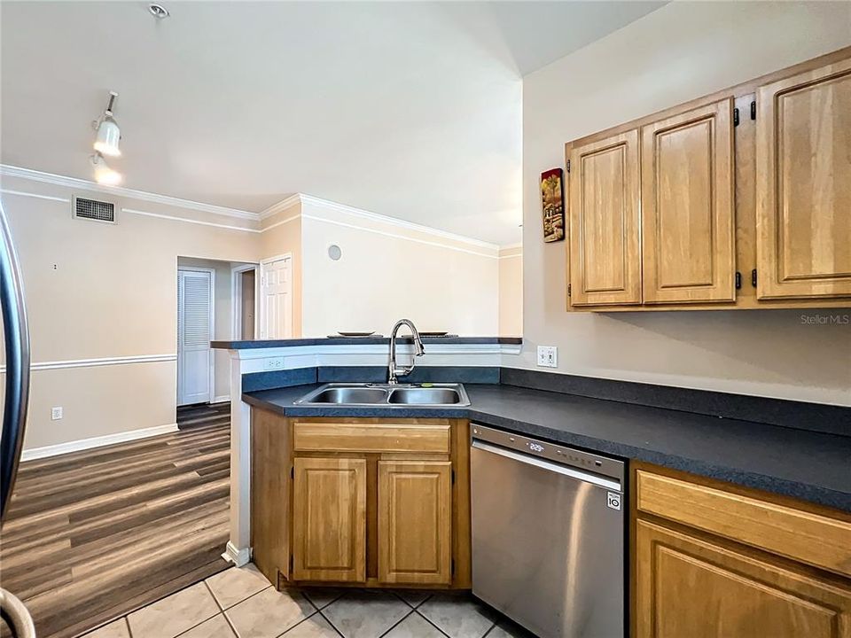 For Sale: $205,000 (2 beds, 2 baths, 1235 Square Feet)