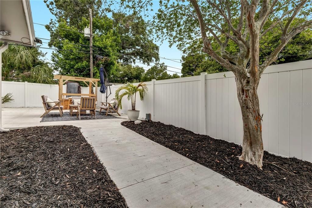 Active With Contract: $489,900 (3 beds, 2 baths, 1634 Square Feet)