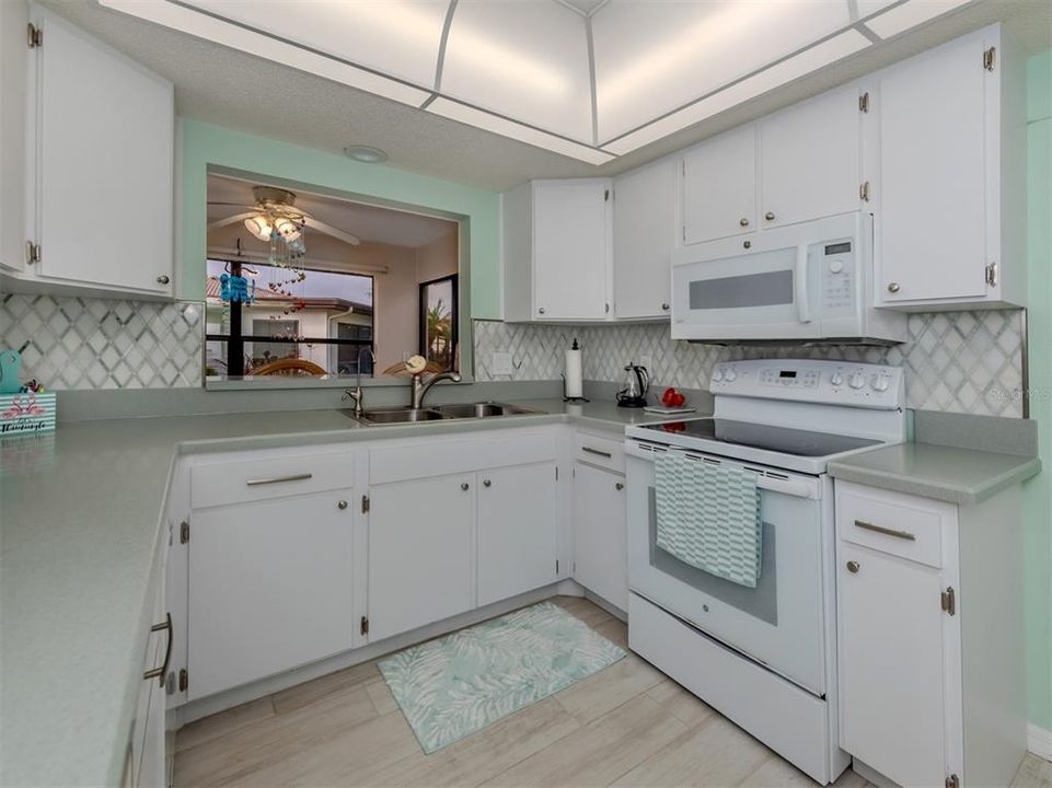 For Sale: $319,900 (2 beds, 2 baths, 1534 Square Feet)